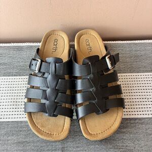 Earth Eresa Women’s Black Leather Slide Fisherman Sandals Size 9